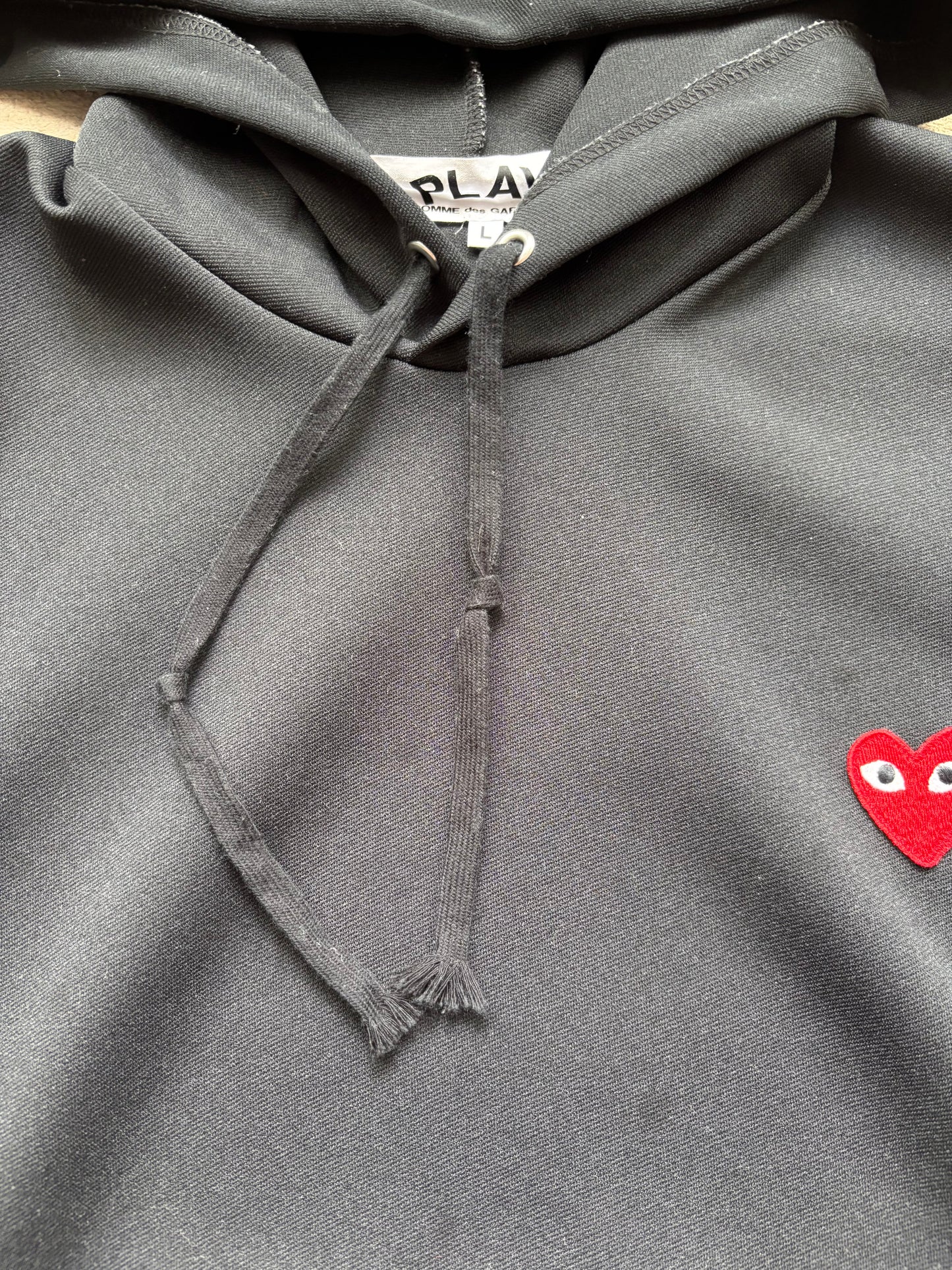 CDG PLAY BLACK HOODIE (L)
