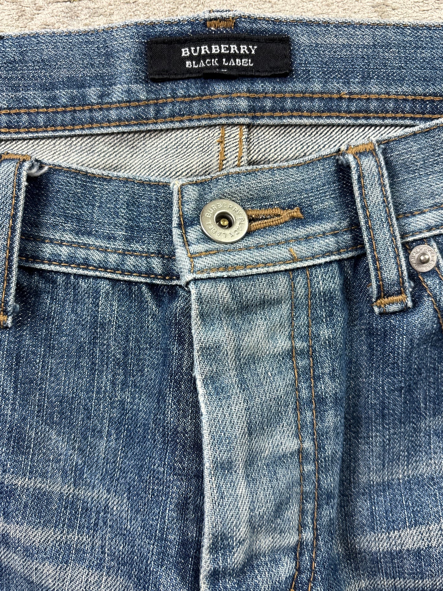 BURBERRY JEANS W30 L32