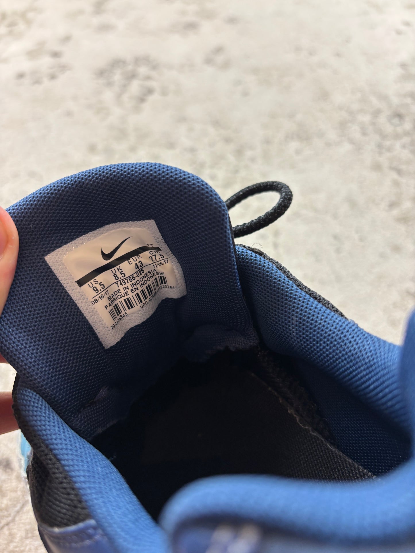 NIKE AIR MAX 95s REVERSE STASH SNEAKER (43)