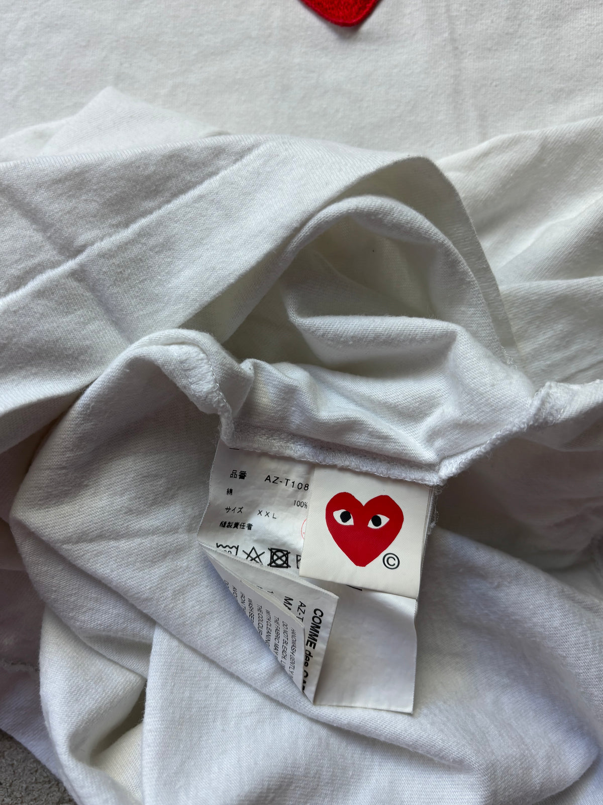 CDG PLAY WHITE T-SHIRT (L/XL)