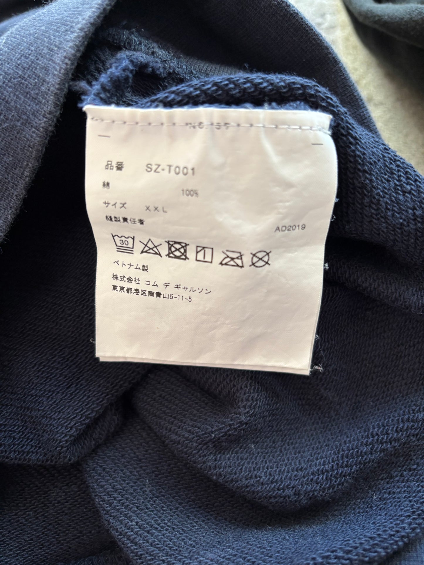 CDG BLACK HOODIE (XL)