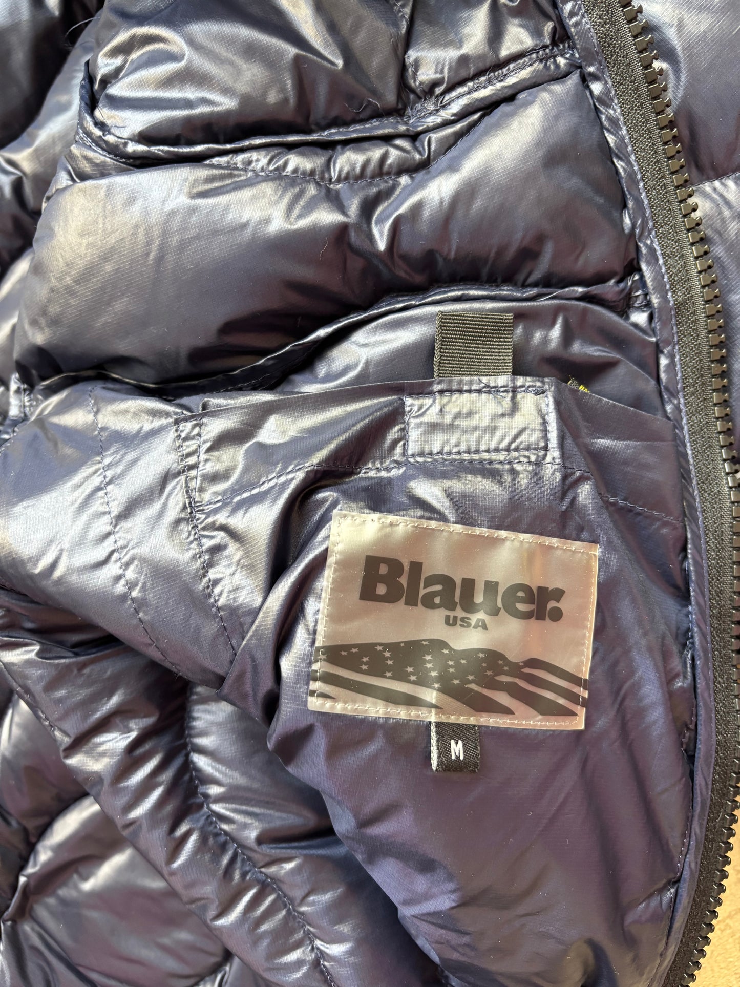 BLAUER NAVY PUFFER JACKET (M)