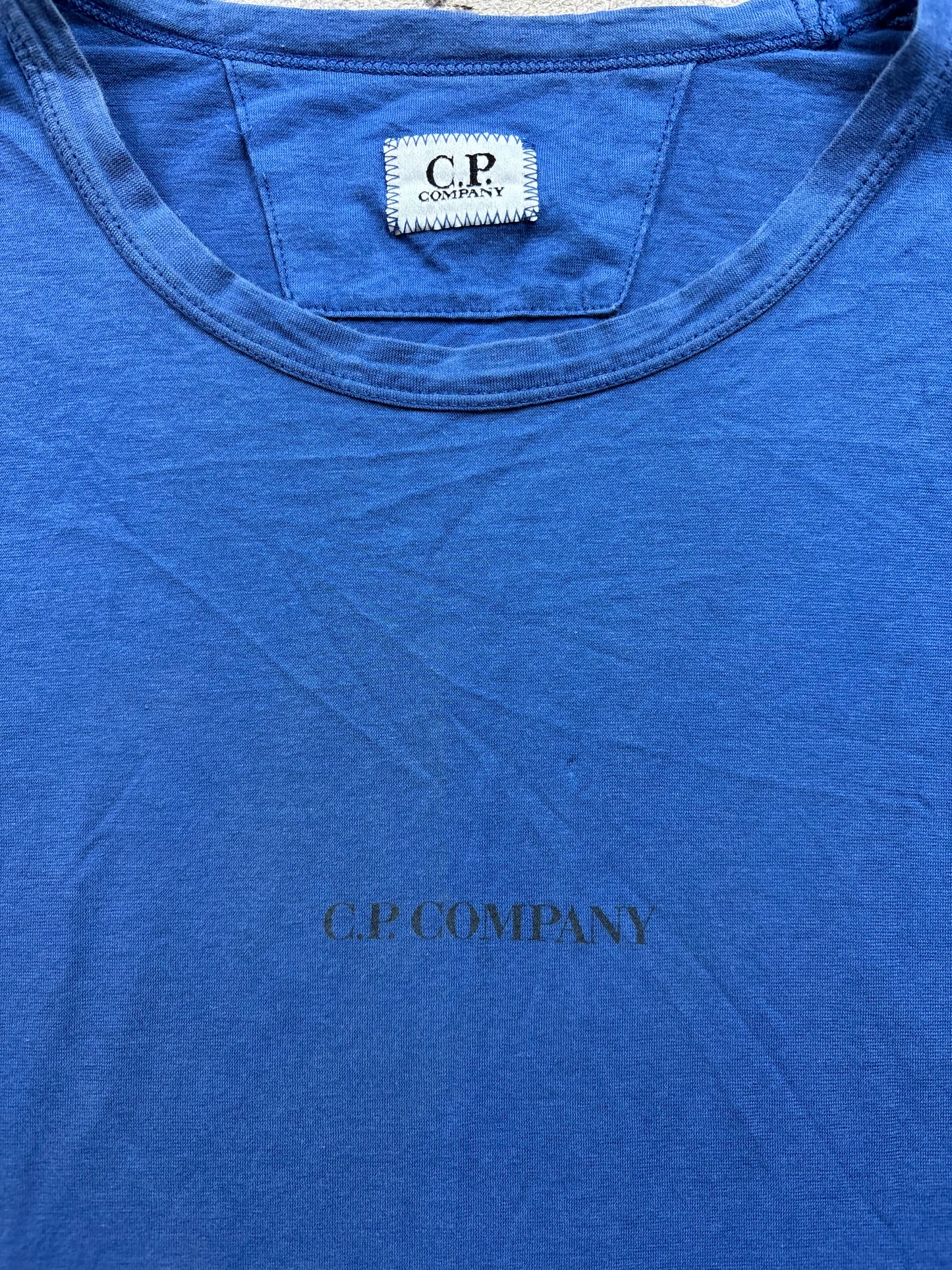 CP COMPANY T-SHIRT (L)