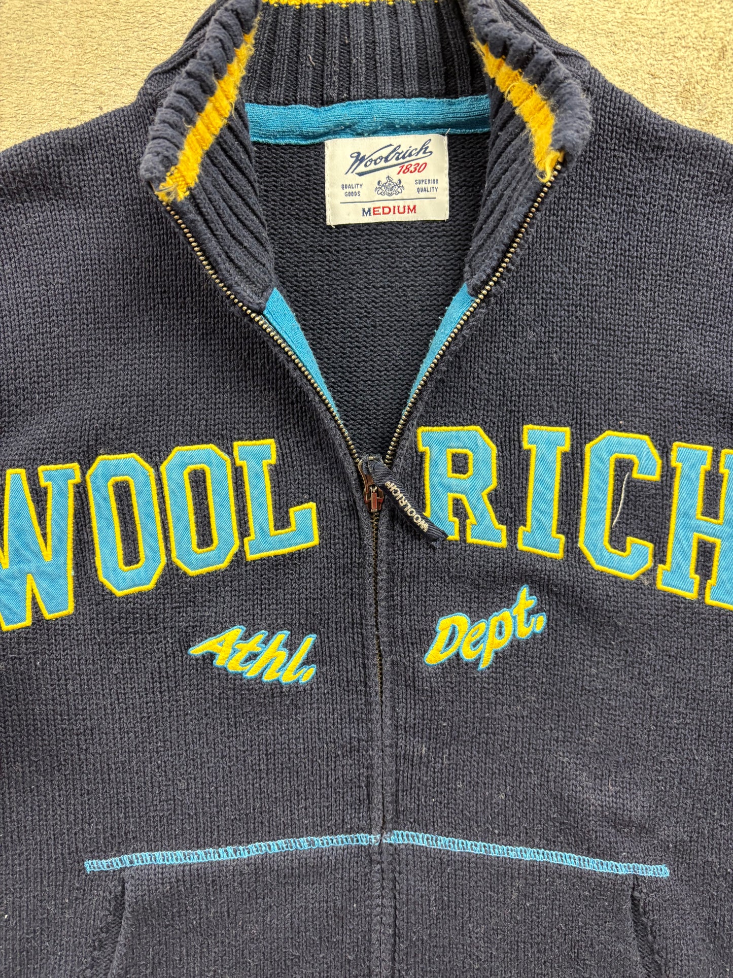 WOOLRICH ZIP UP KNIT (M)