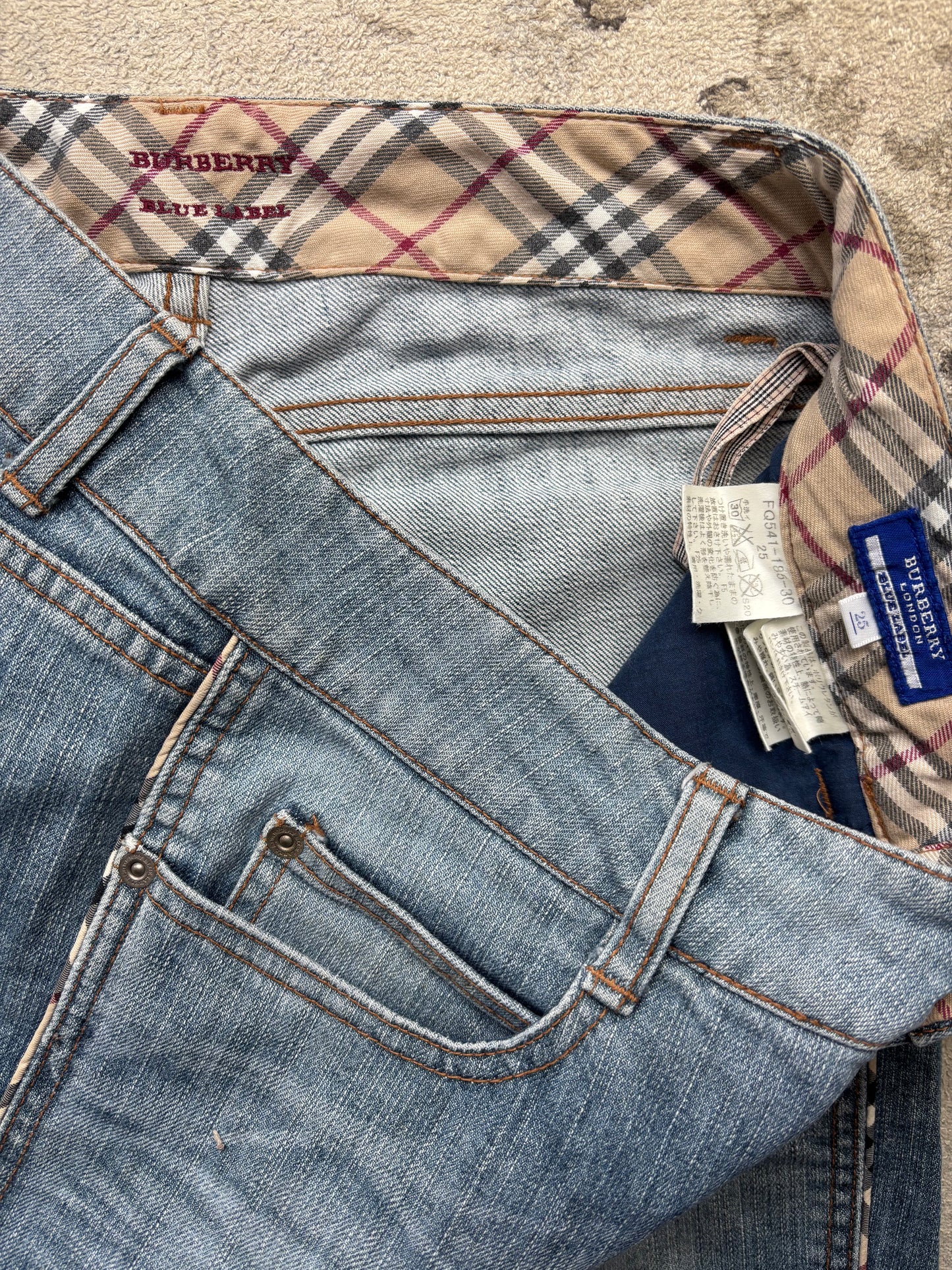 BURBERRY JEANS W28 L30