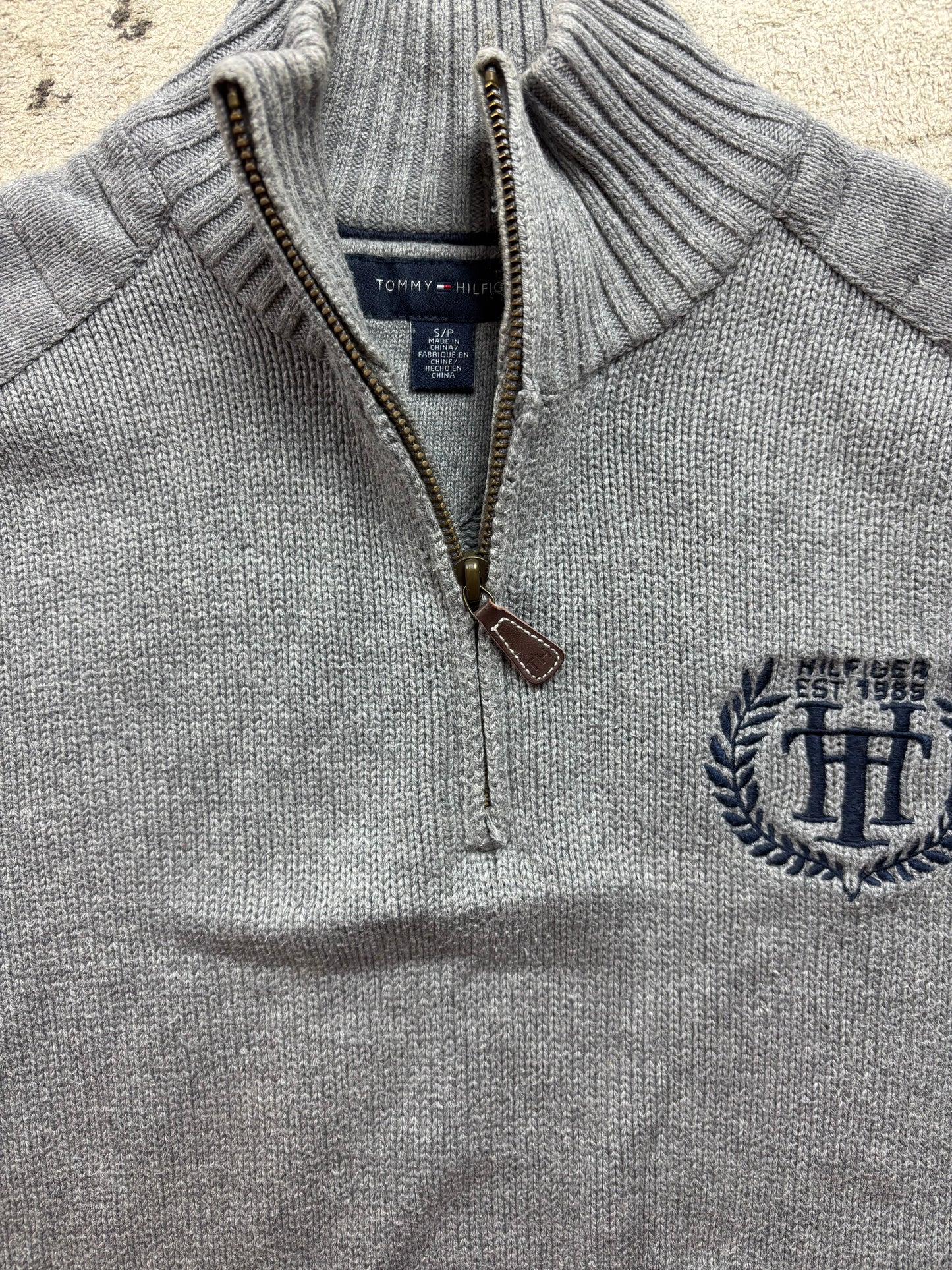 HILFIGER GREY ZIP UP KNIT (S)