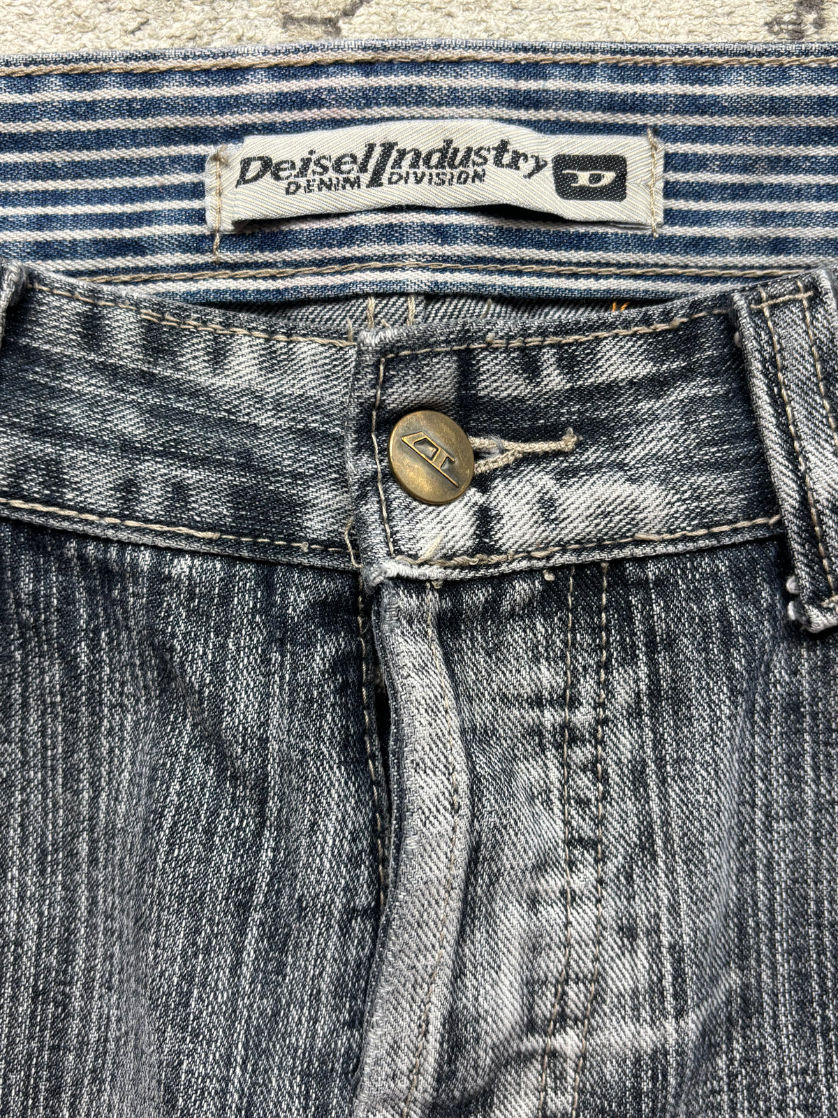 DIESEL JEANS W32 L32