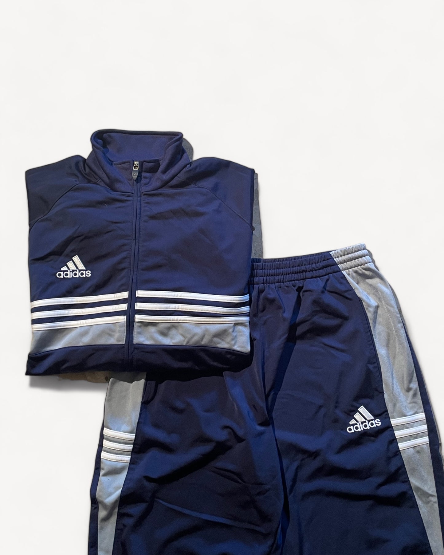 ADIDAS TRACKPANT (L)