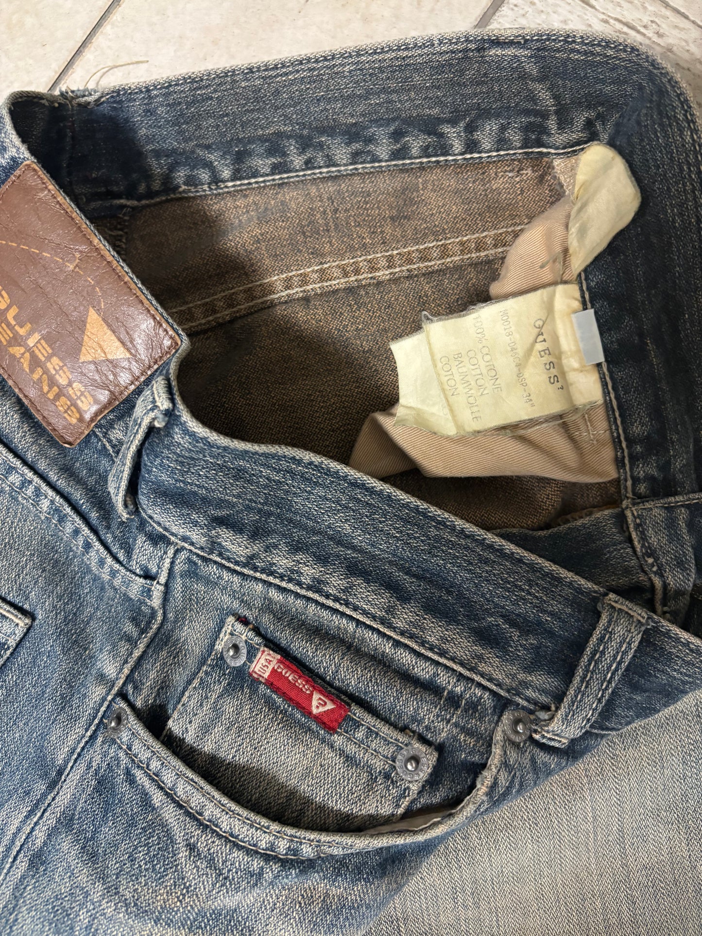 GUESS JEANS W30 L32