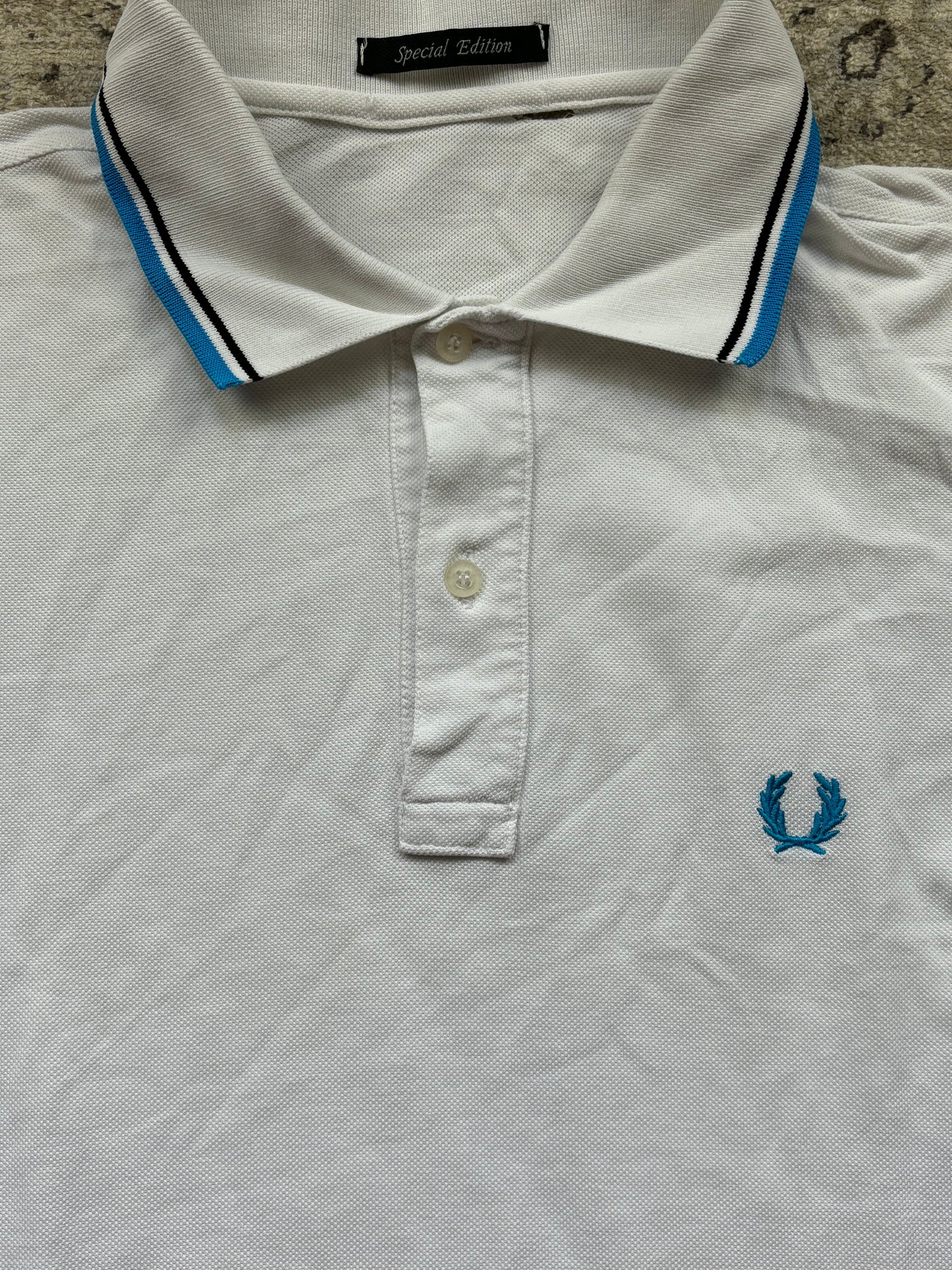 FRED PERRY POLO SHIRT (M)