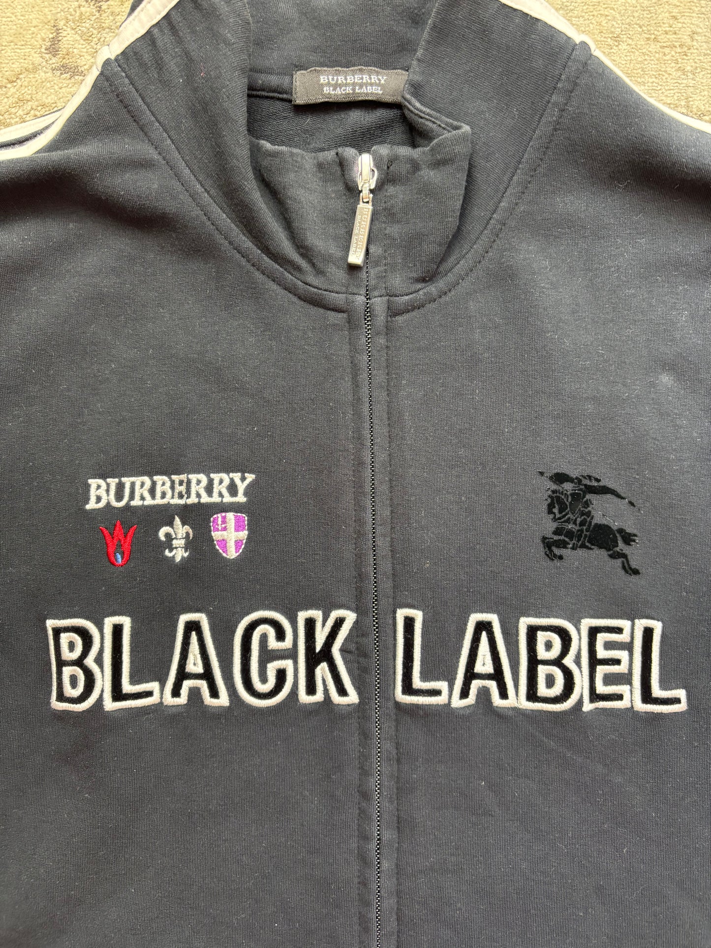 BURBERRY BLACK ZIP UP VEST (M)