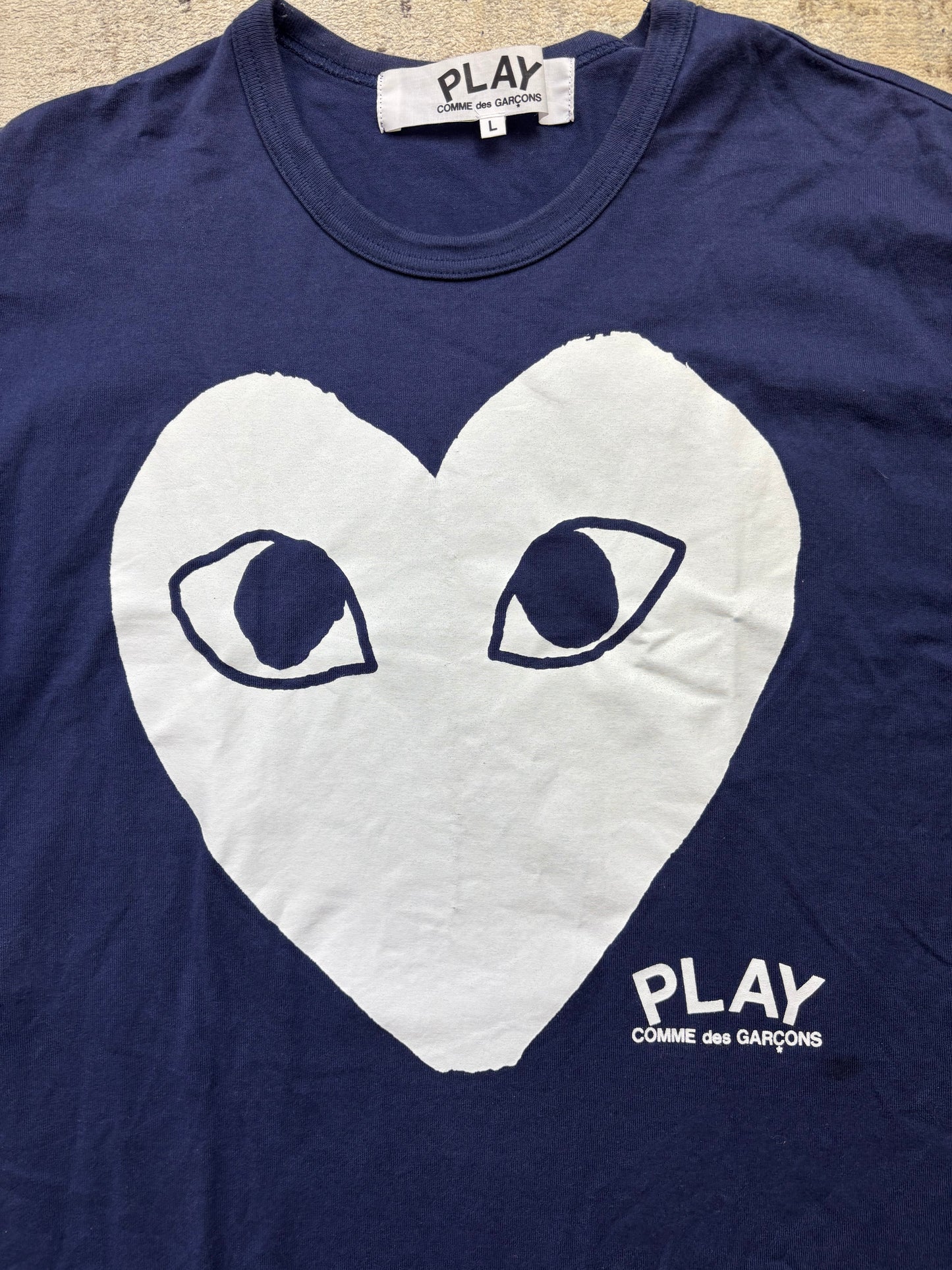 CDG PLAY NAVY T-SHIRT (L)