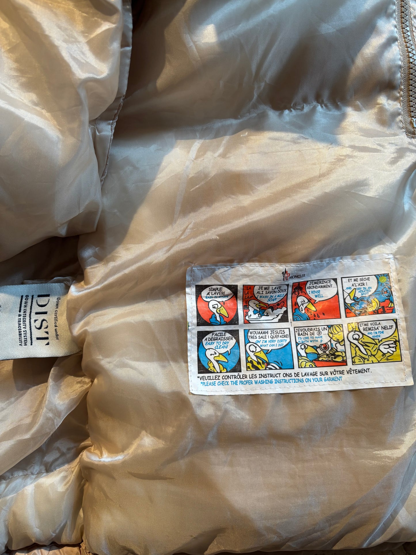 MONCLER PUFFER VEST (M)