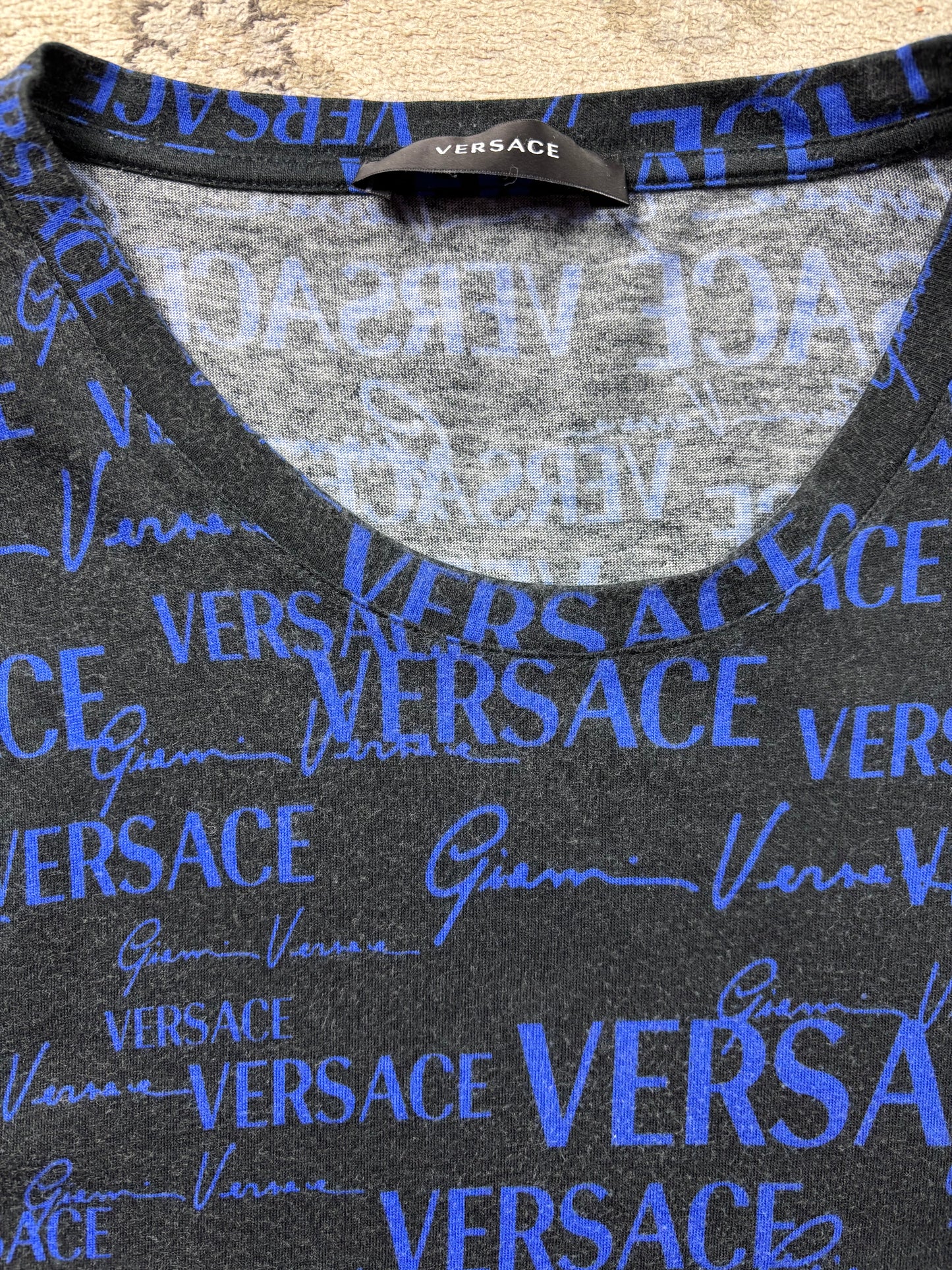 VERSACE T-SHIRT (L)
