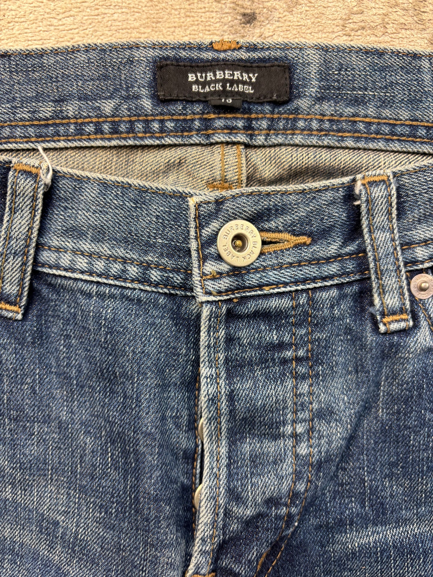 BURBERRY JEANS W31 L32