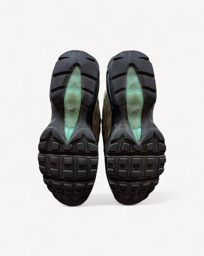 NIKE AIR MAX 95s DNA SNEAKER (40)