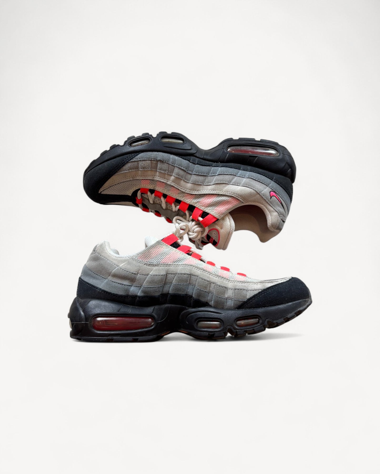 NIKE AIR MAX 95s SOLAR RED SNEAKER (42)