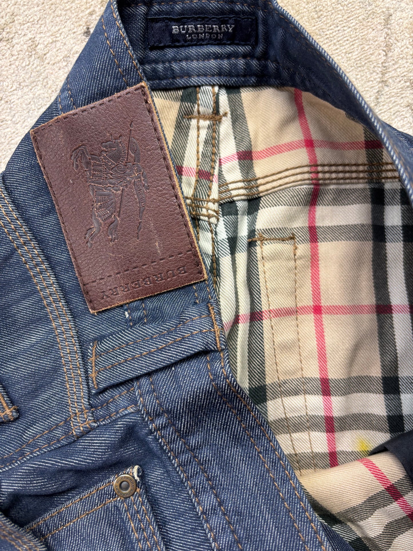 BURBERRY JEANS W30 L34