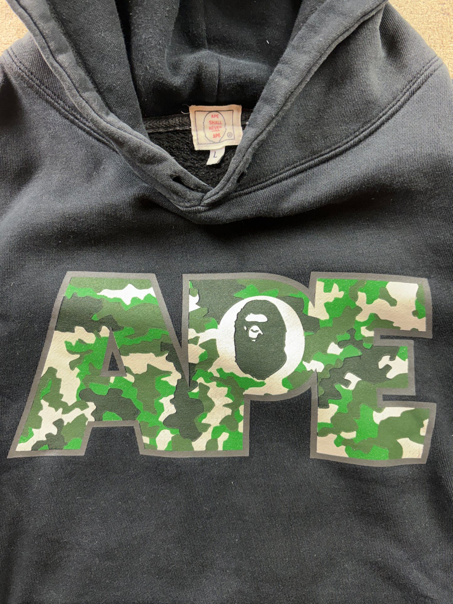 BAPE BLACK HOODIE (L)