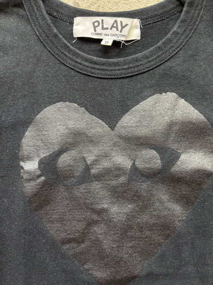 CDG PLAY BLACK T-SHIRT (XS)