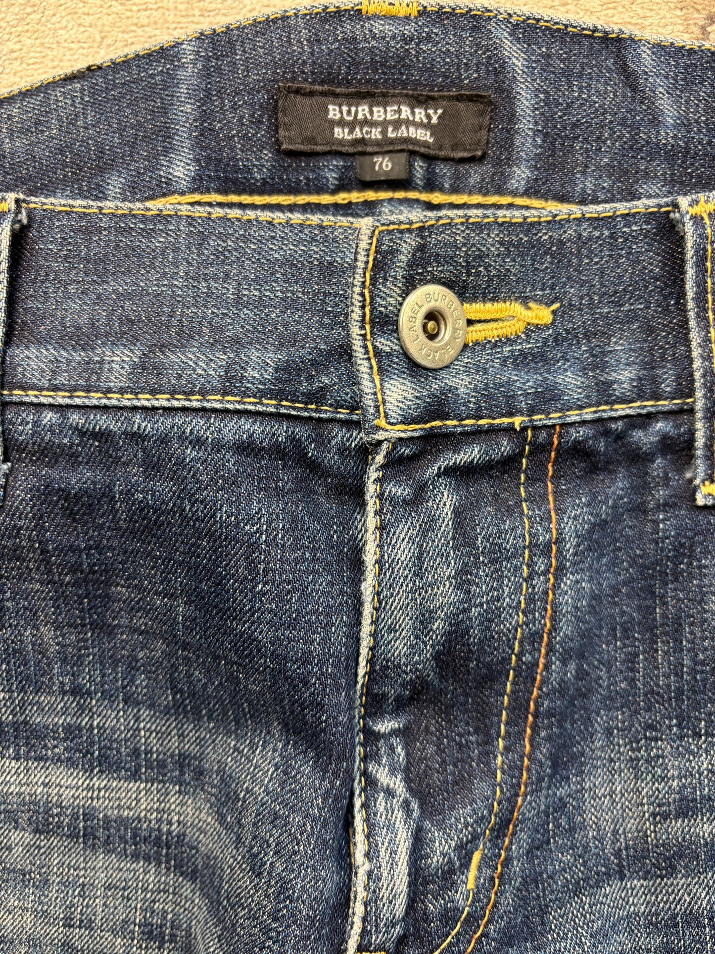 BURBERRY JEANS W32 L32