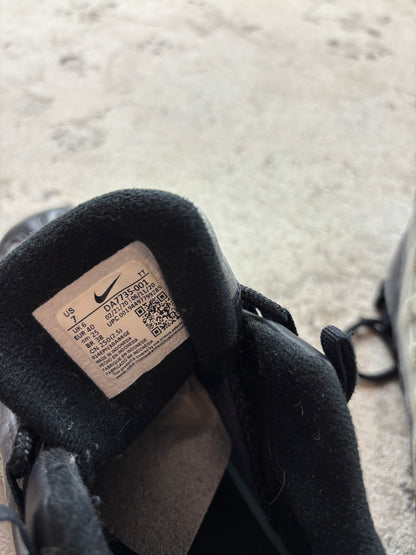 NIKE AIR MAX 95s DNA SNEAKER (40)