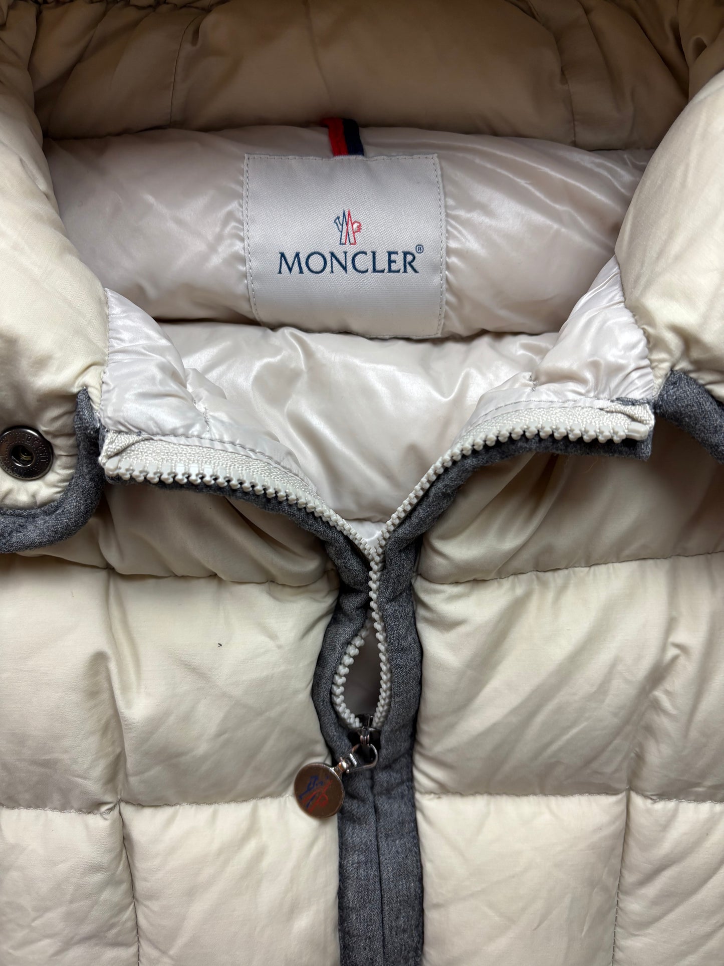 MONCLER WOMEN PUFFER JACKET (S)