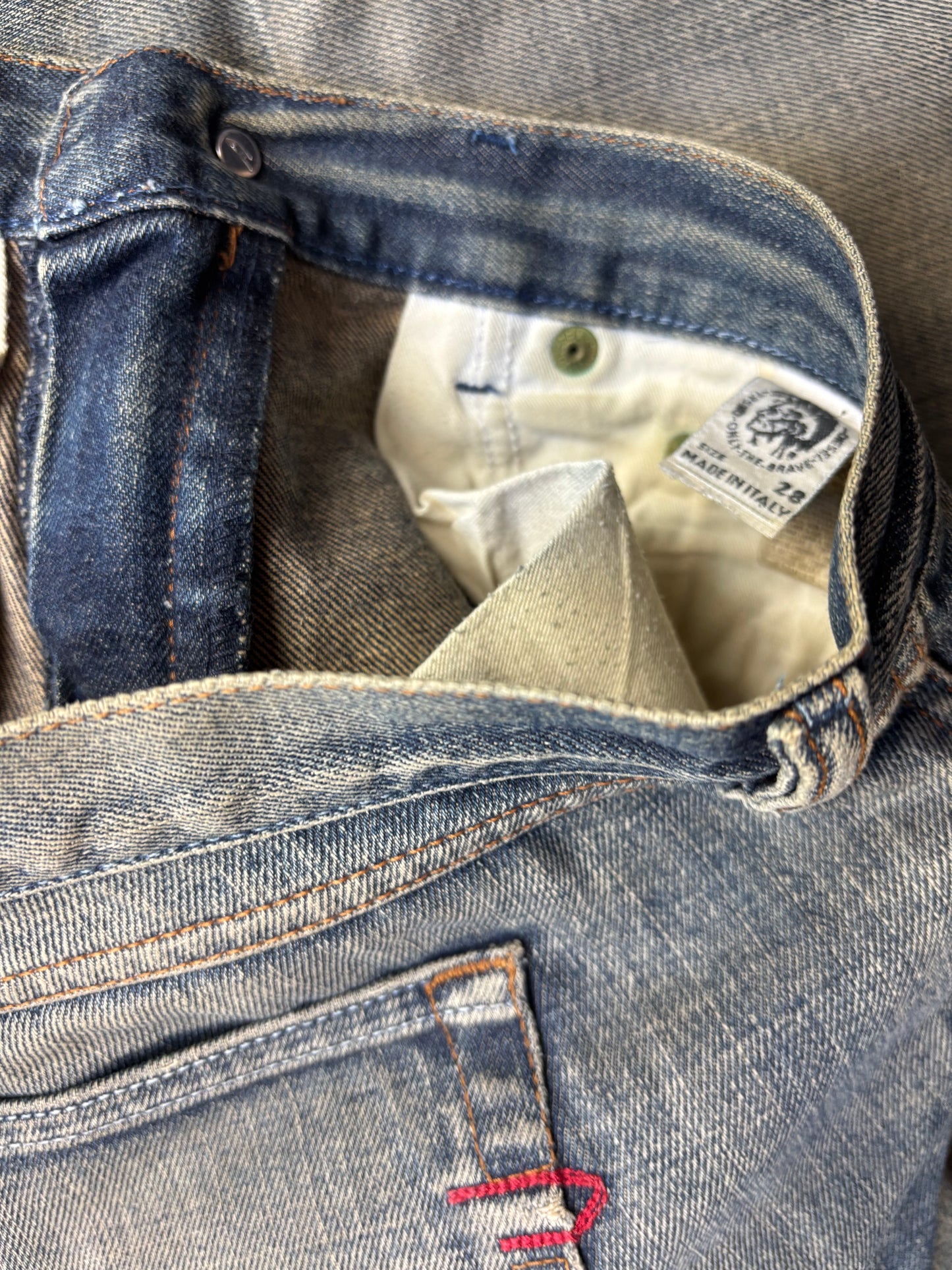 DIESEL JEANS W28 L30