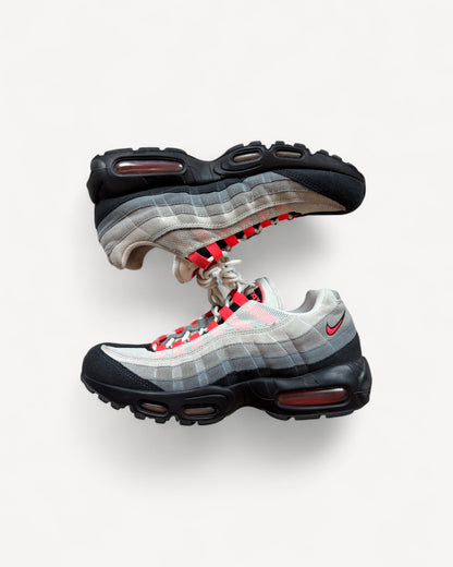 NIKE AIR MAX 95s SOLAR RED SNEAKER (42)