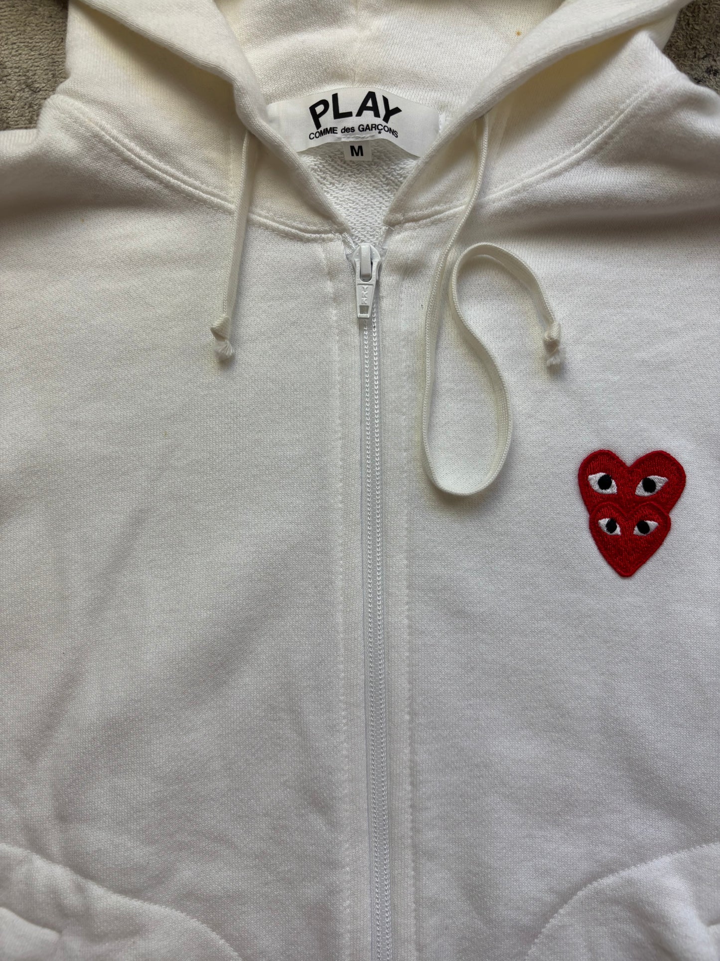 CDG PLAY WHITE ZIP UP HOODIE (S)