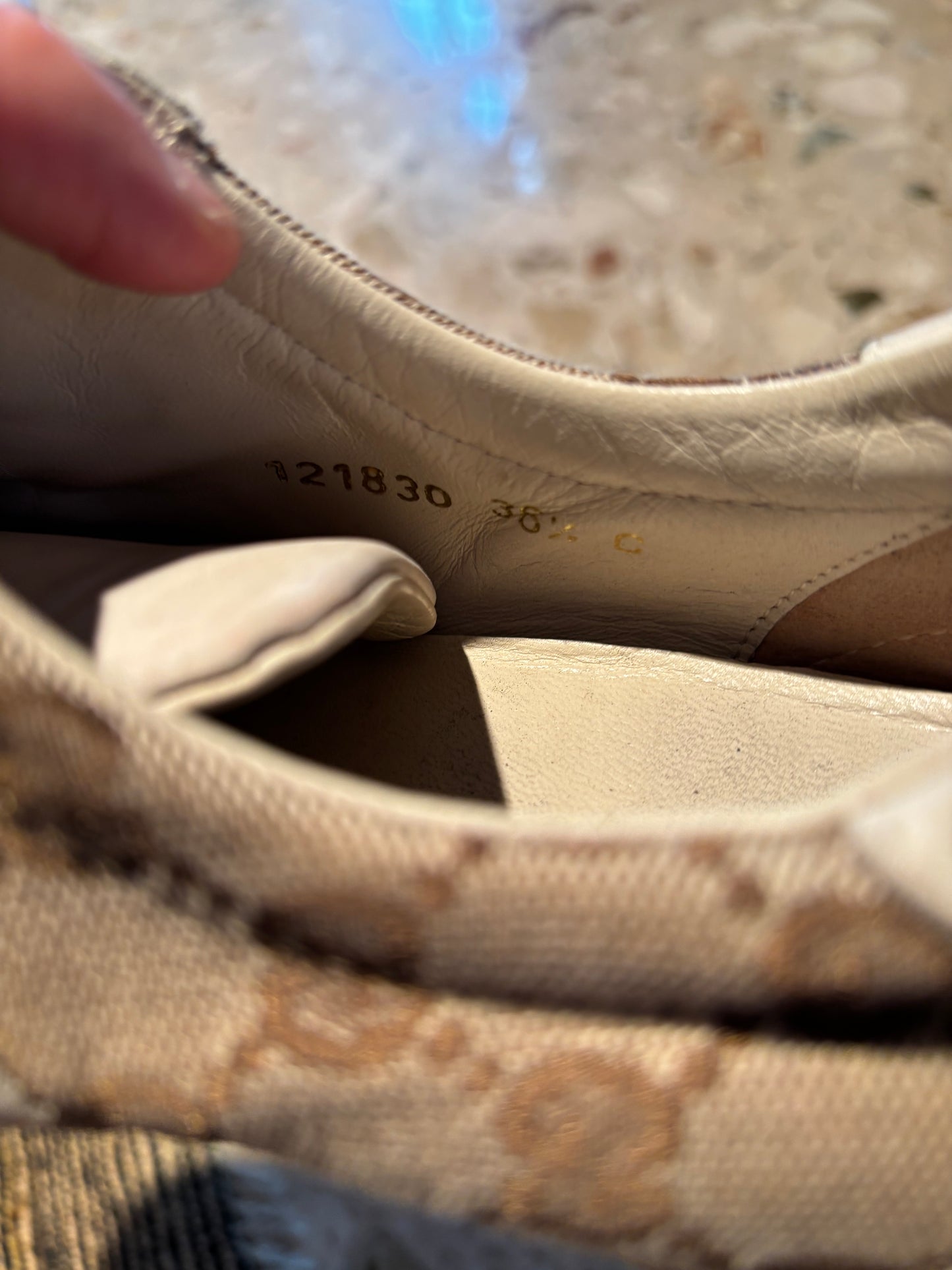 GUCCI SNEAKER (36.5)