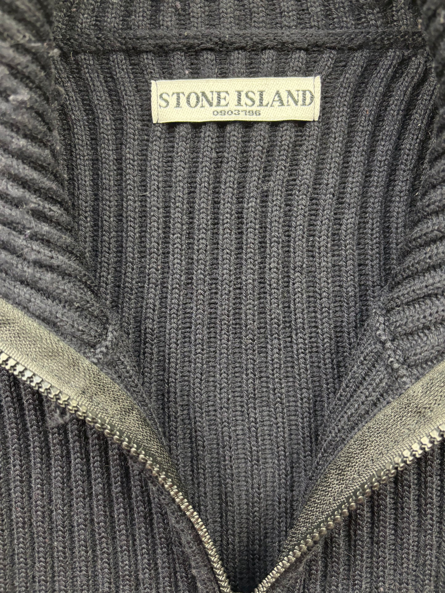 STONE ISLAND BLACK ZIP UP KNIT (L)