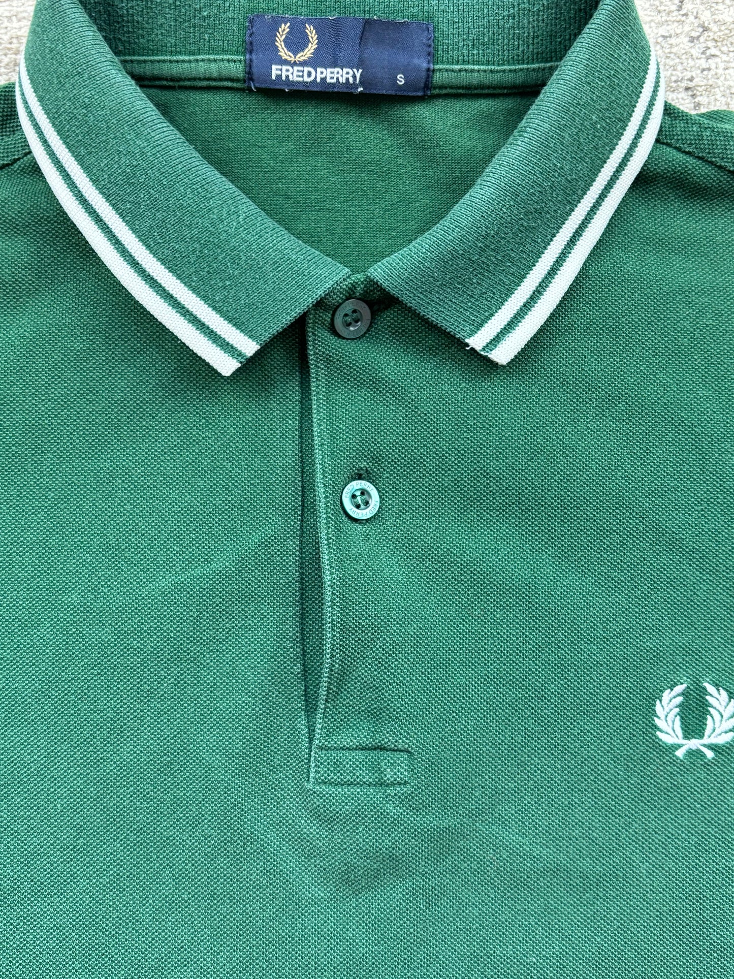 FRED PERRY POLO SHIRT (S)