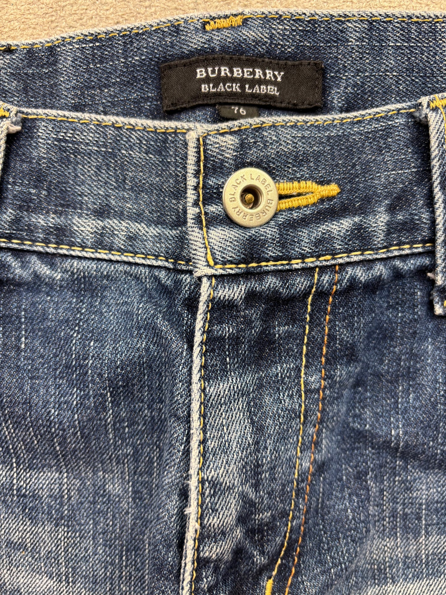 BURBERRY JEANS W32 L30