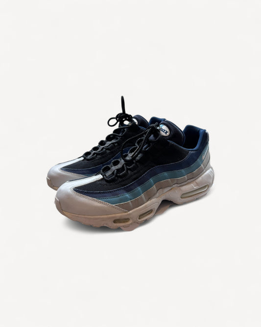 NIKE AIR MAX 95s REVERSE STASH SNEAKER (43)