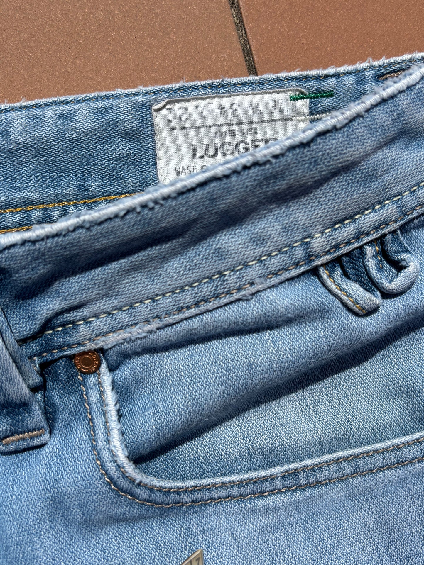 DIESEL JEANS W34 L32