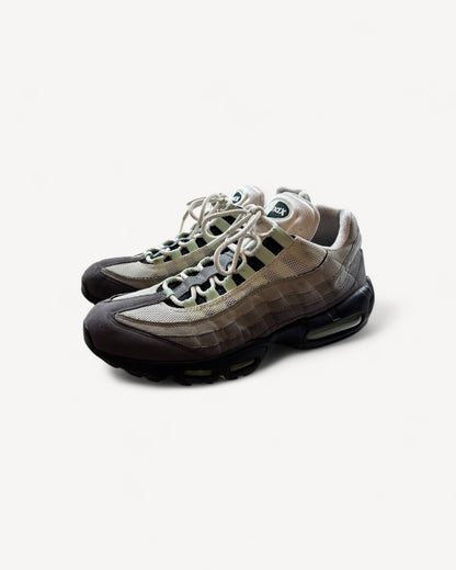 NIKE AIR MAX 95s FRESH MINT SNEAKER (42)