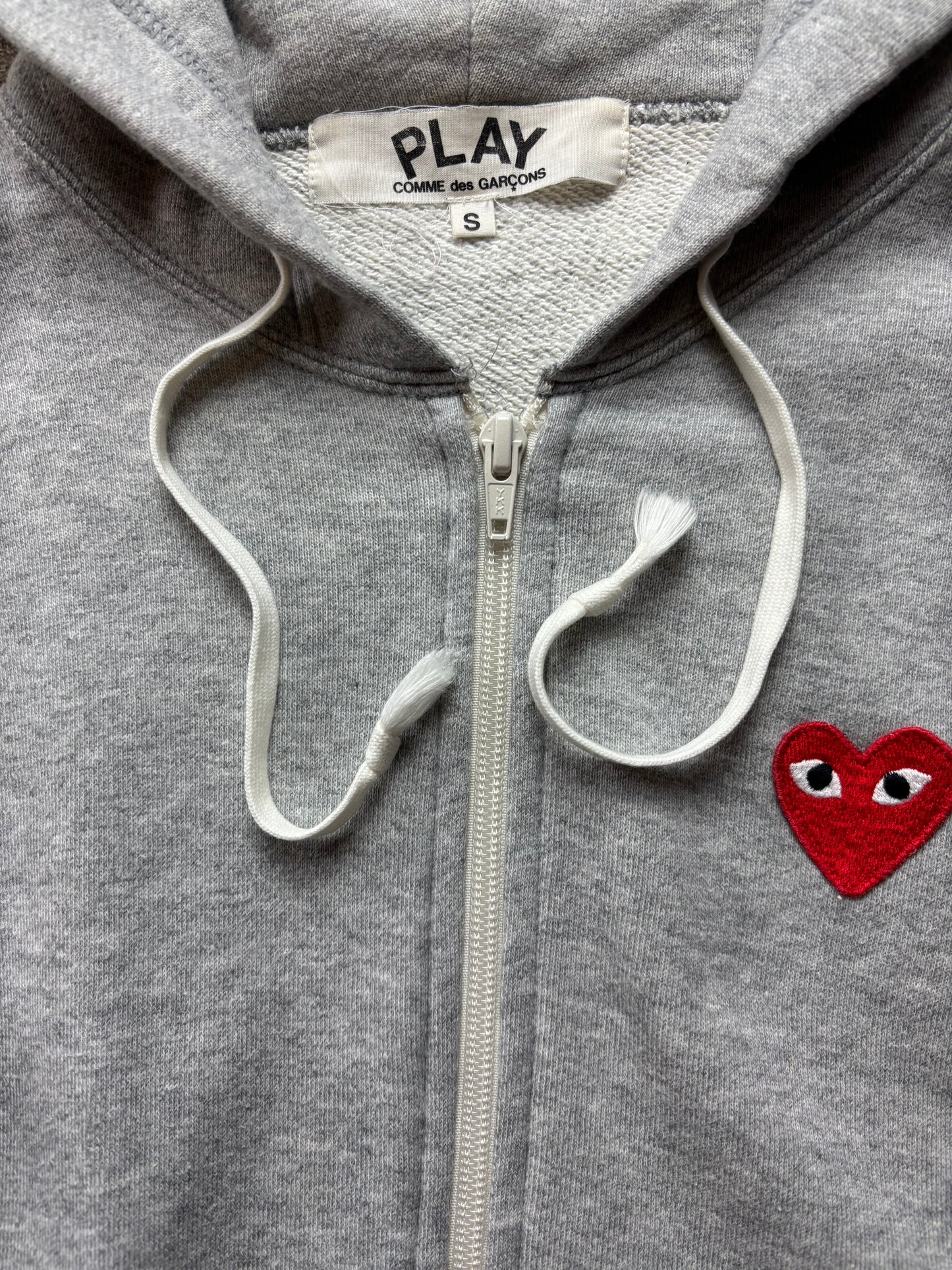 CDG PLAY GREY ZIP UP HOODIE (XS)