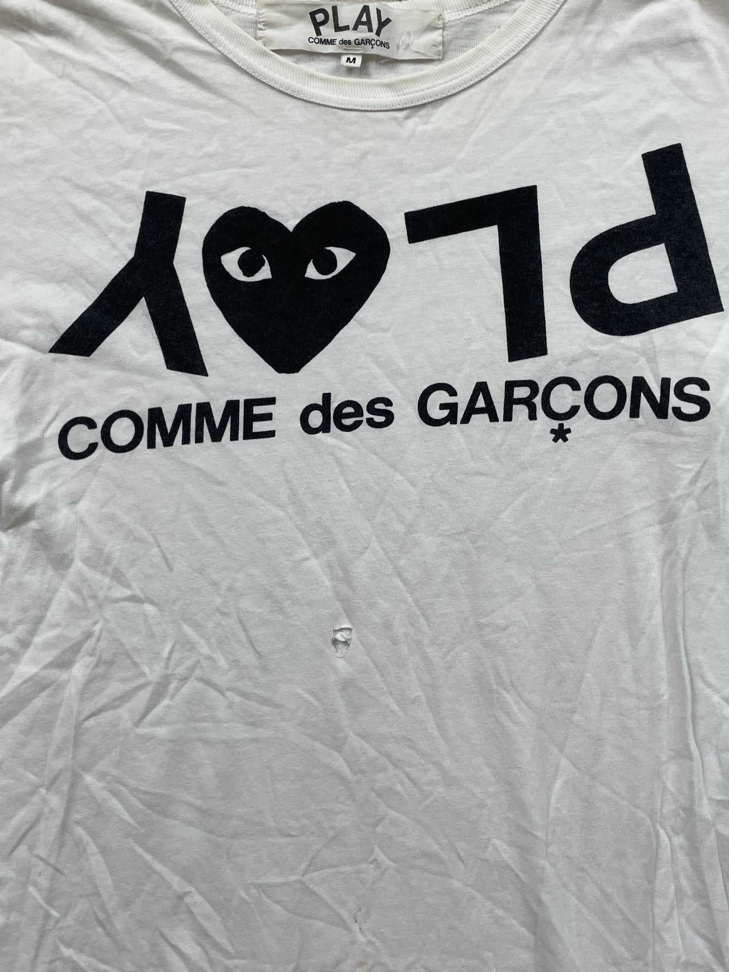 CDG PLAY TXT T-SHIRT (M)