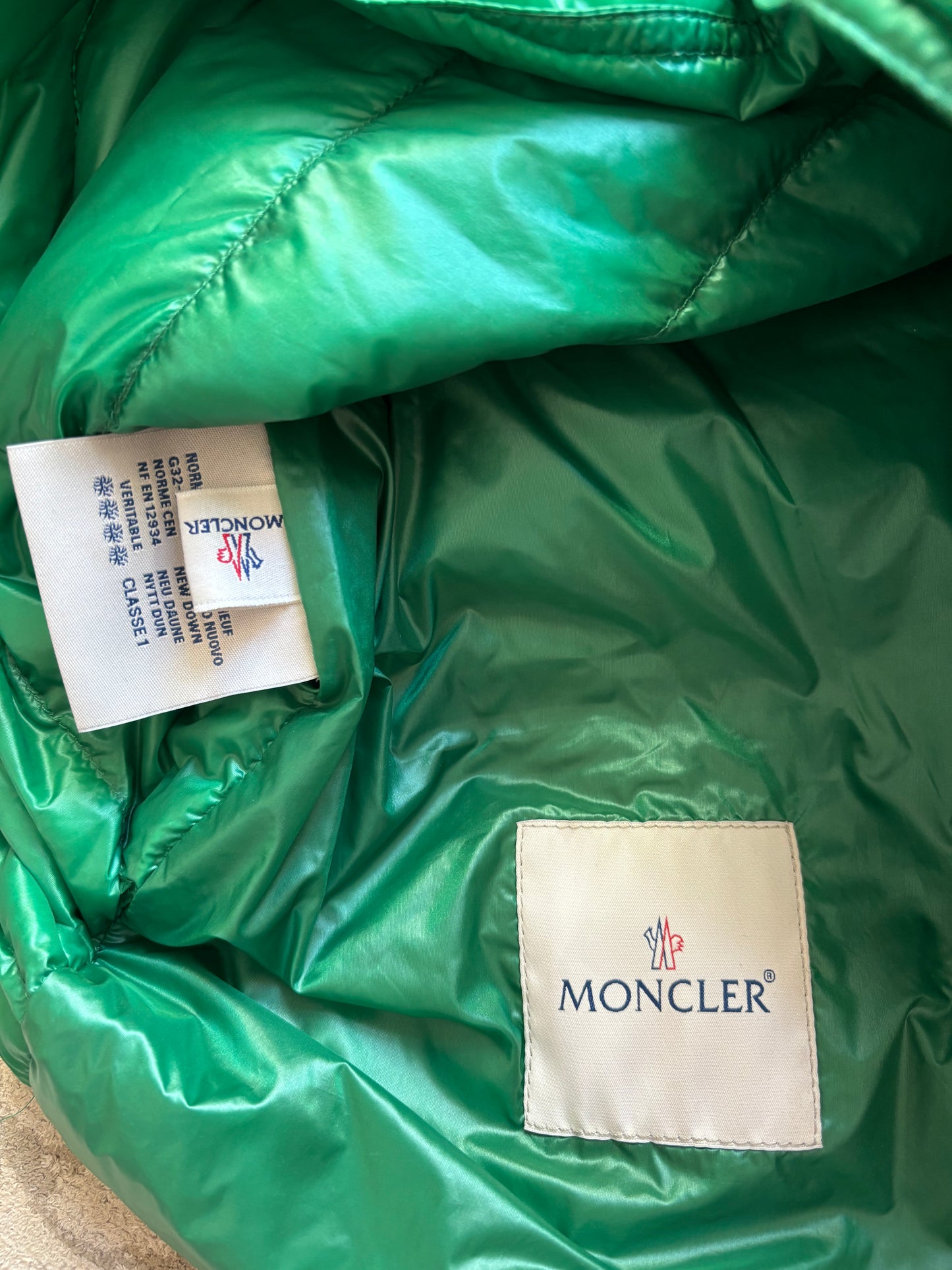 MONCLER PUFFER VEST (L)