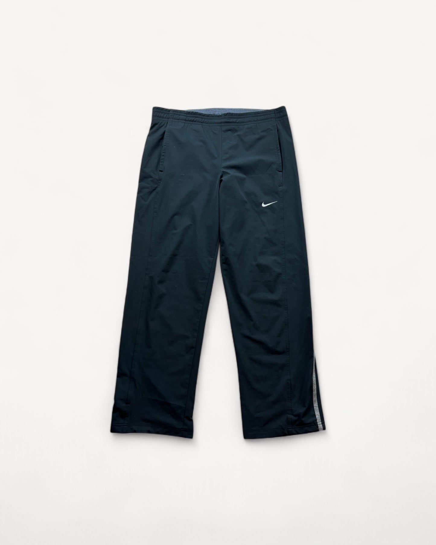 NIKE BLACK TRACKPANT (M)