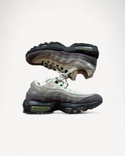 NIKE AIR MAX 95s FRESH MINT SNEAKER (42)