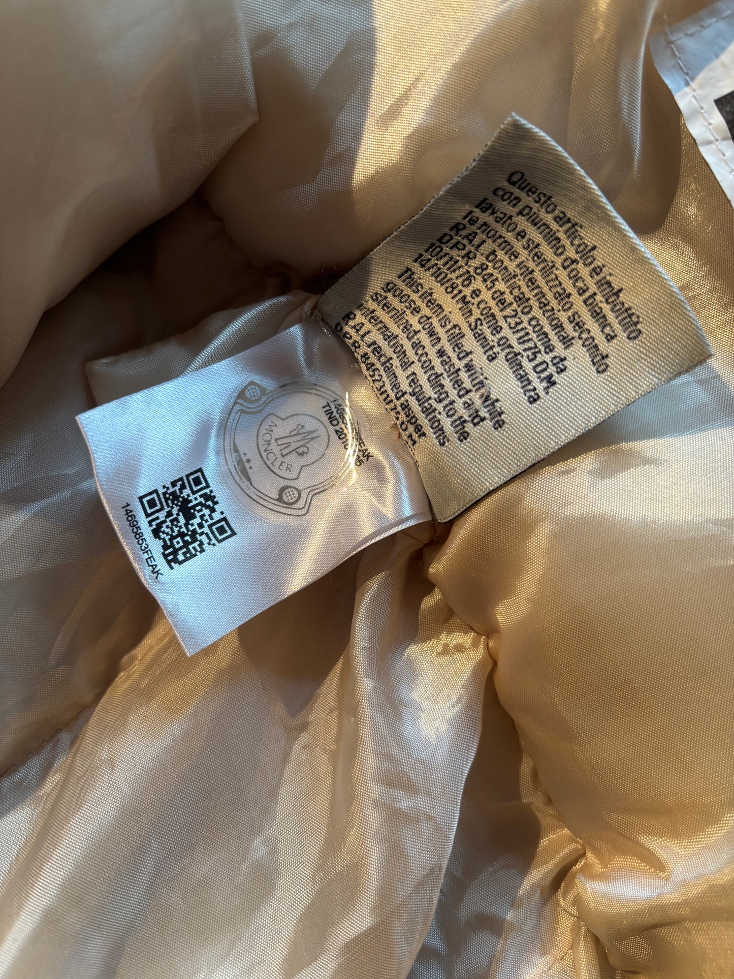 MONCLER PUFFER VEST (M)