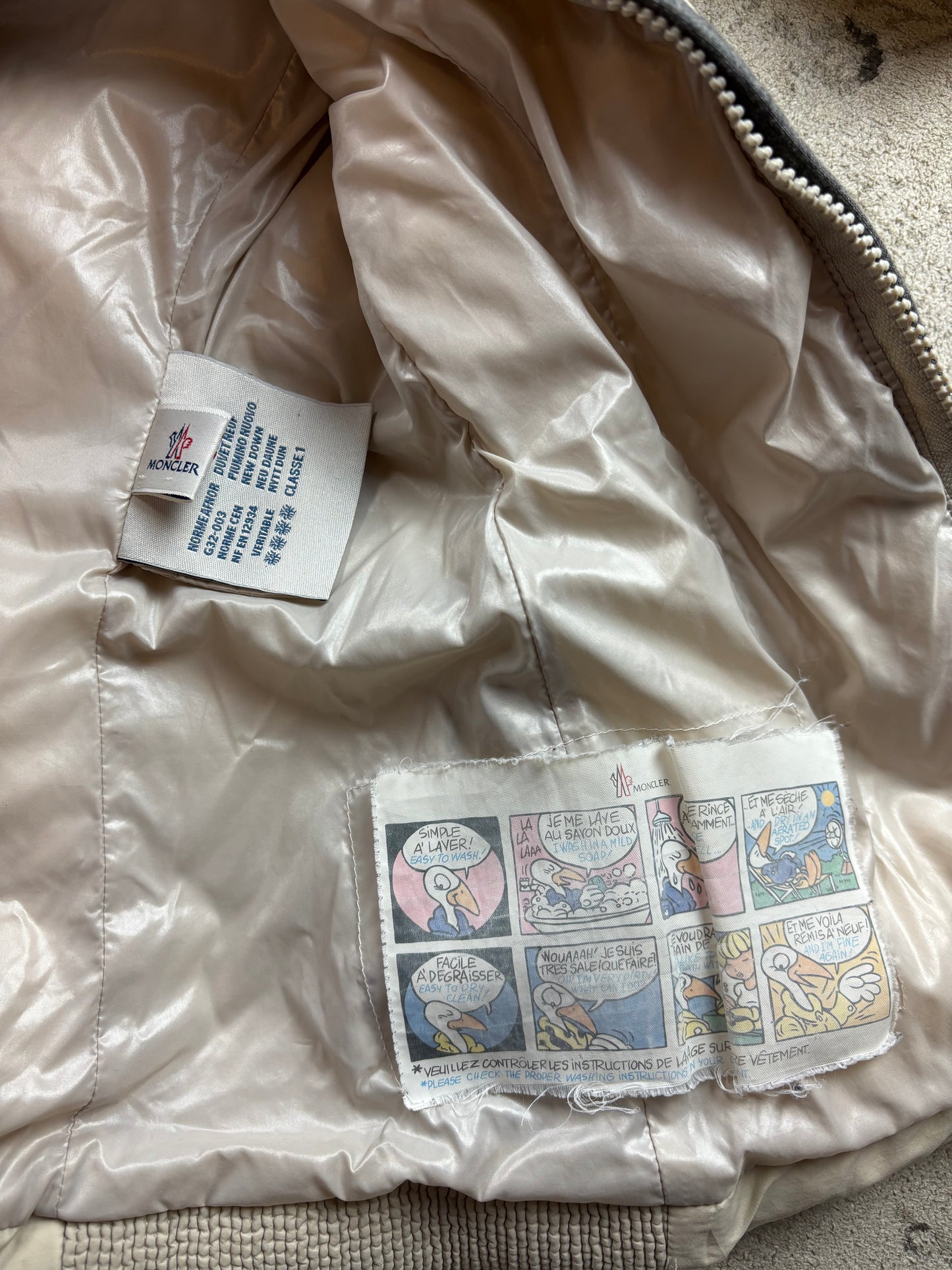 MONCLER WOMEN PUFFER JACKET (S)