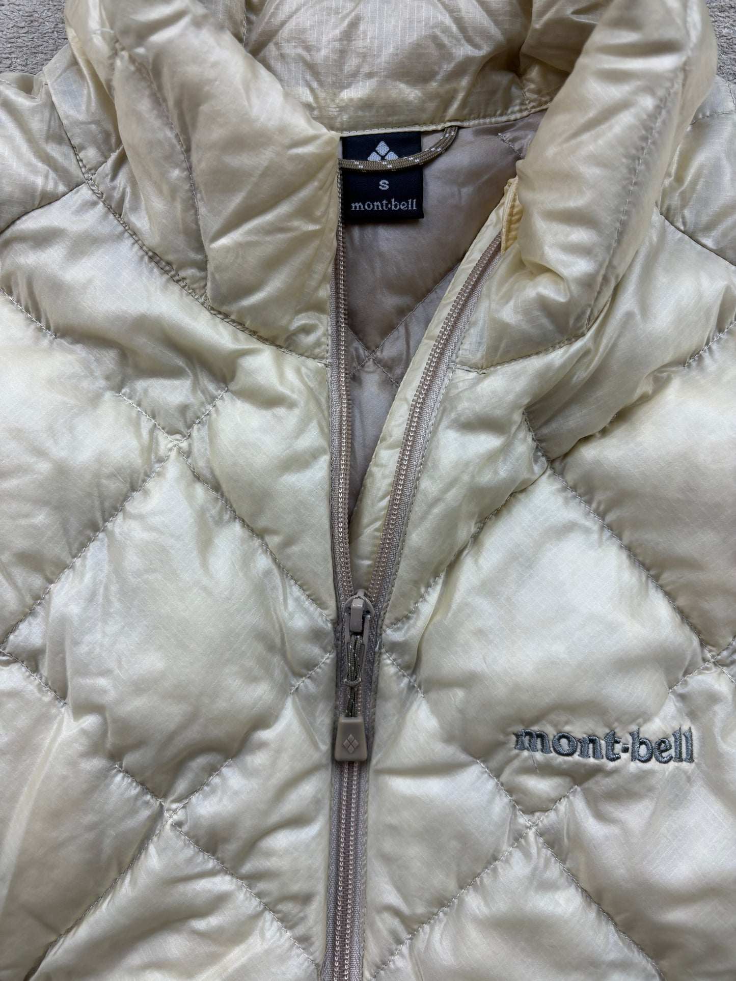 MONTBELL WHITE PUFFER JACKET (XS/S)