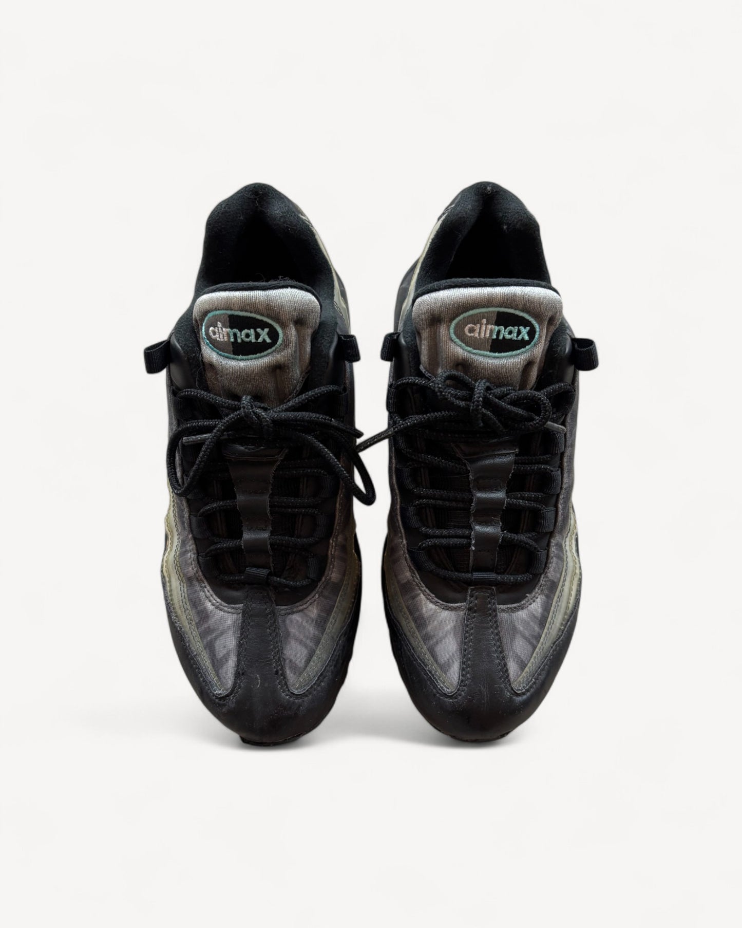 NIKE AIR MAX 95s DNA SNEAKER (40)