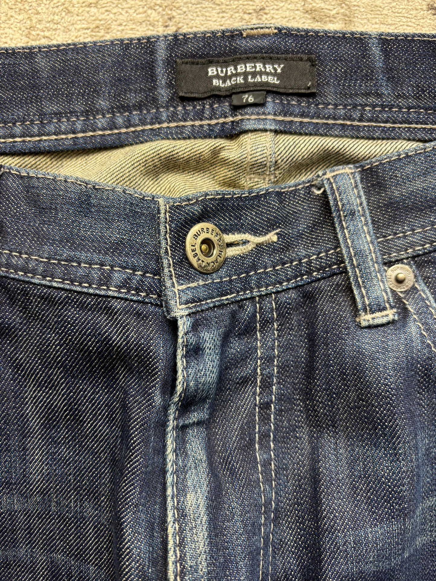 BURBERRY JEANS W32 L32
