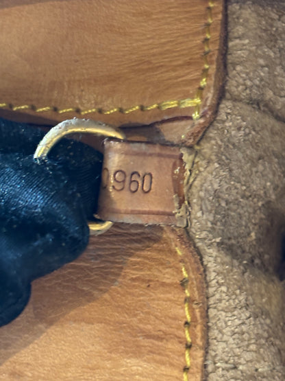 LOUIS VUITTON BUCKET BAG
