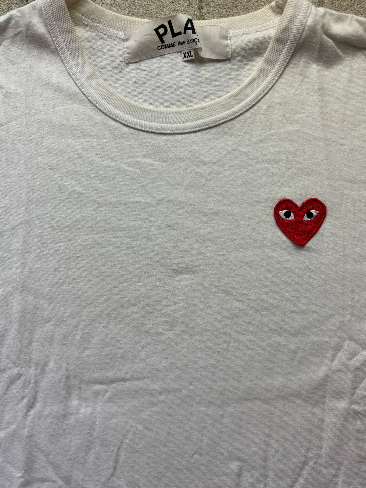 CDG PLAY WHITE T-SHIRT (L/XL)