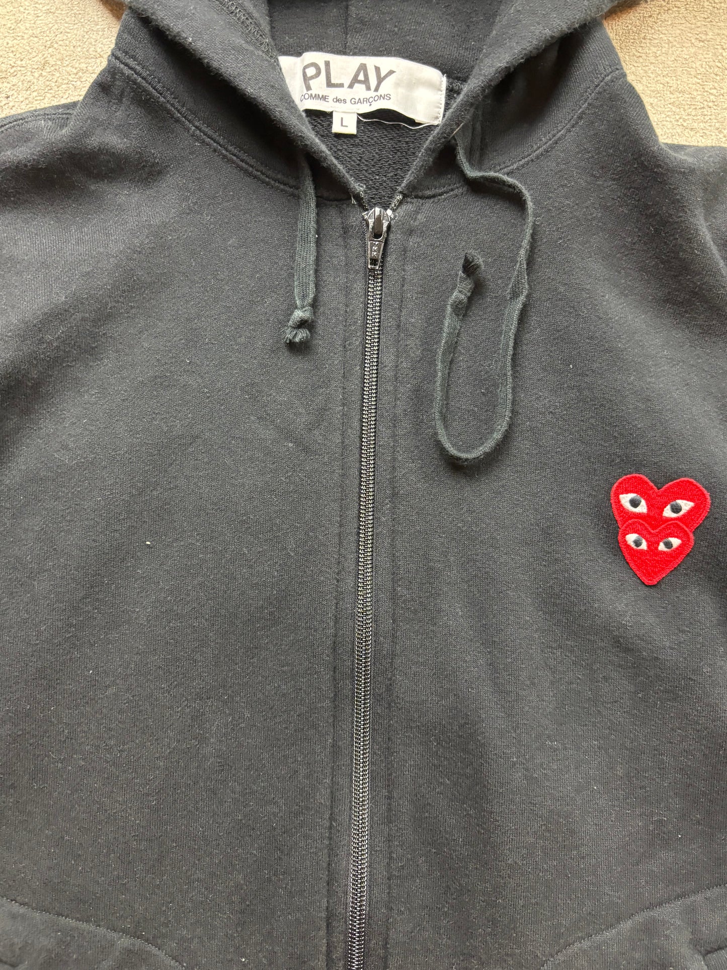 CDG PLAY BLACK ZIP UP HOODIE (M)